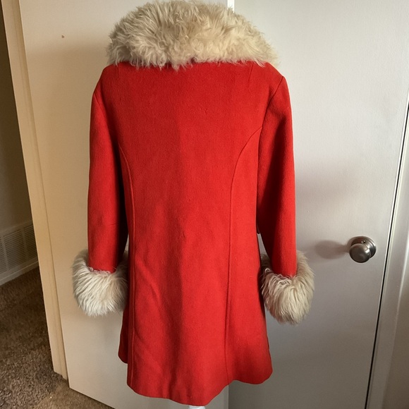 25. Vintage Retro 60s 70s Sears Red and Cream Pea Coat with Luxurious Fur Collar - Picture 11 of 16